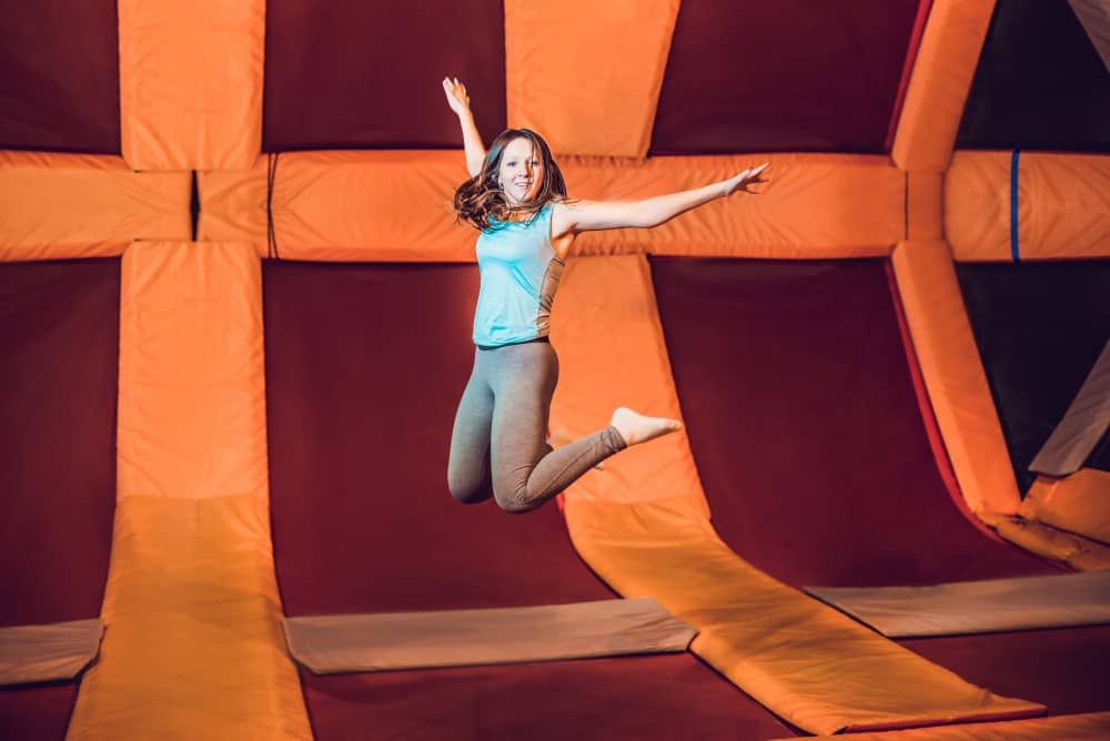 Ausflug in einen Trampolinpark mit Kindern