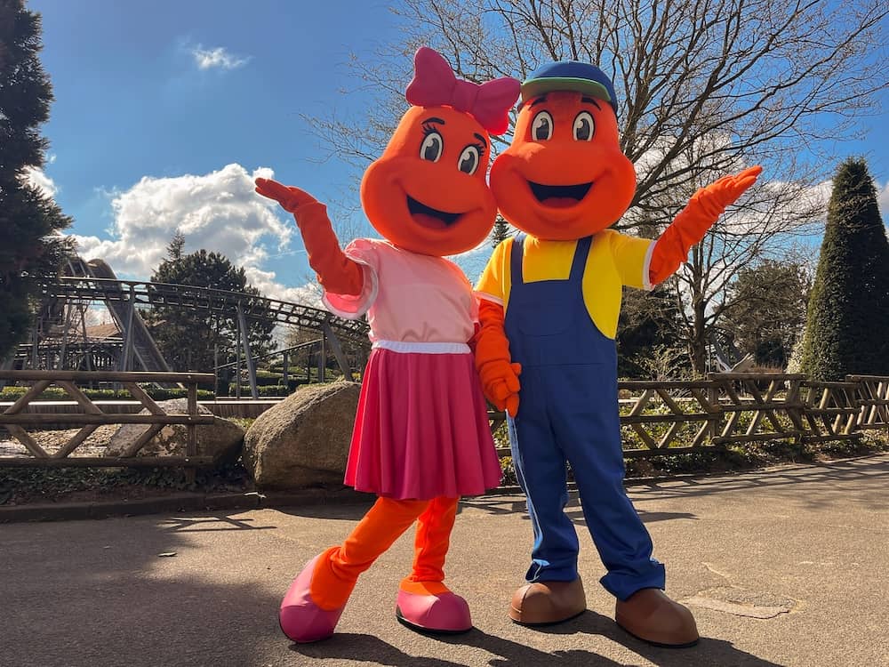 Kernie und Kerna die Maskottchen in Kernies Familienpark im Wunderland Kalkar