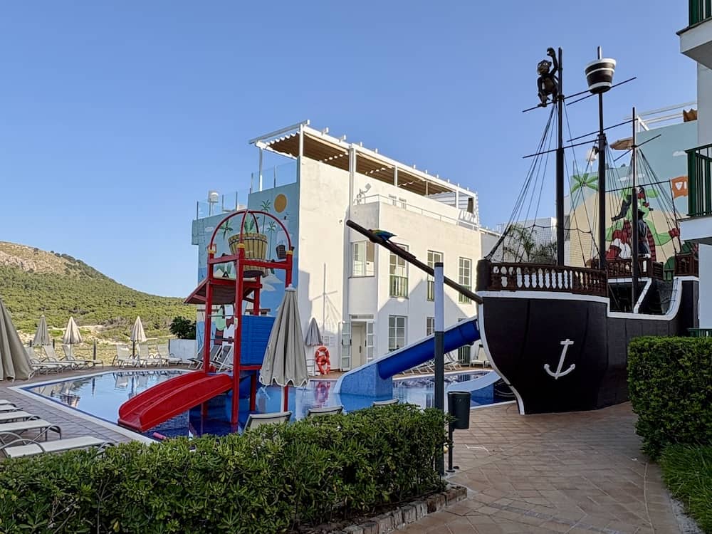 Spielplatz vom Viva Cala Mesquida Resort ein Mallorca Kinderhotel am Strand