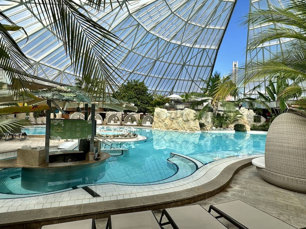 Schwimmerlebnis und Wellness in der Therme Erding