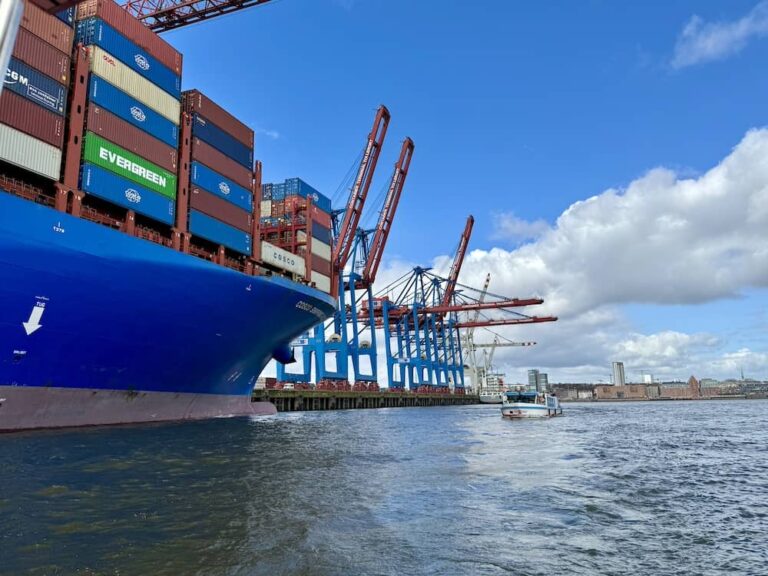 Hafenrundfahrt in Hamburg mit Kindern