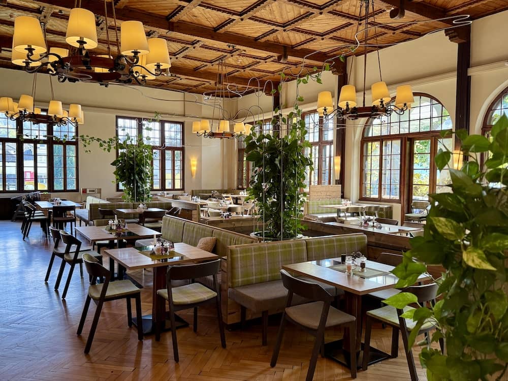 Speiseraum im Familienhotel Post in Österreich