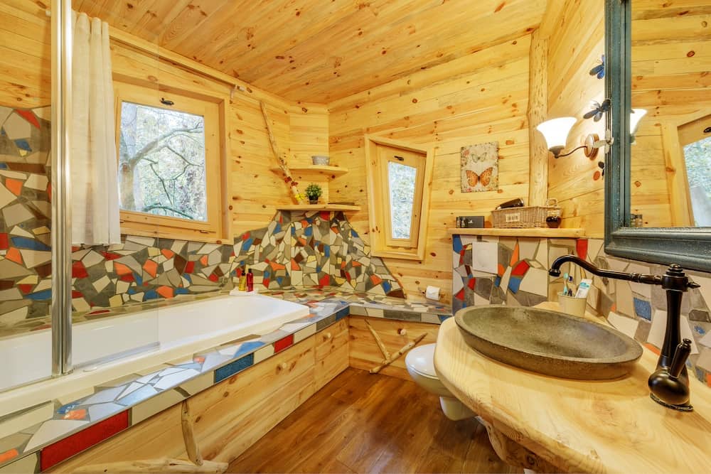 Bad im Baumhaus Le Bois aux Daims im Center Parcs Frankreich