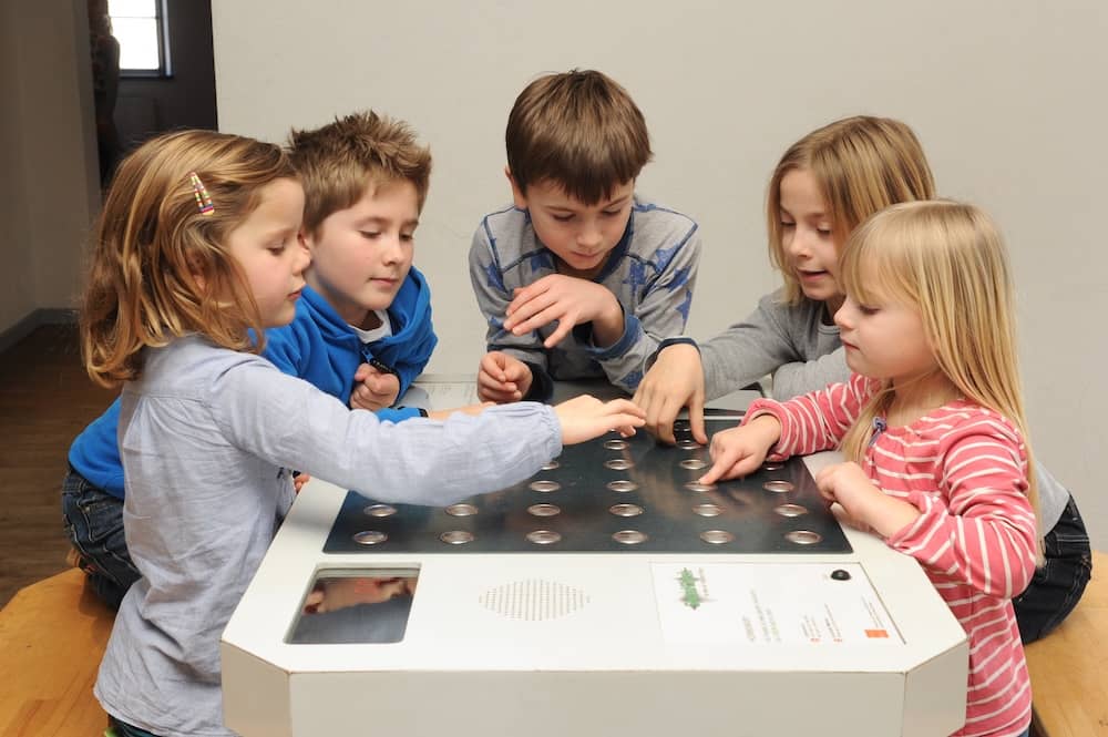 Kinder in der Phänomenta Flensburg