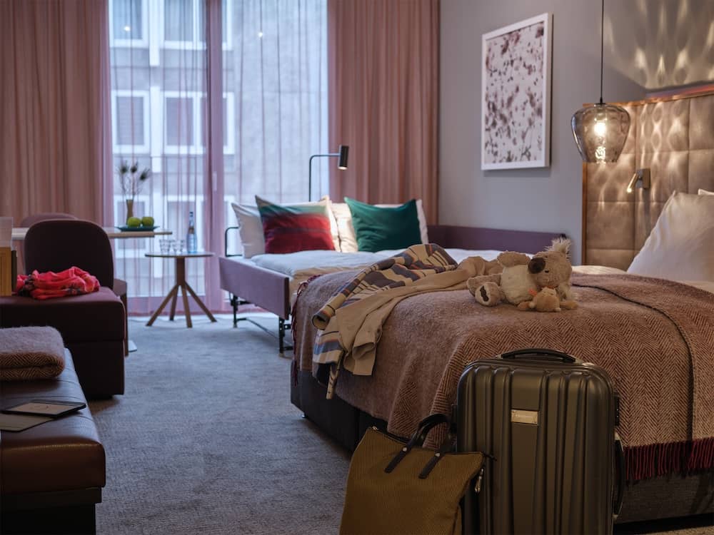Familie im Adina Apartment Hotel Nuremberg mit Deluxe Studio