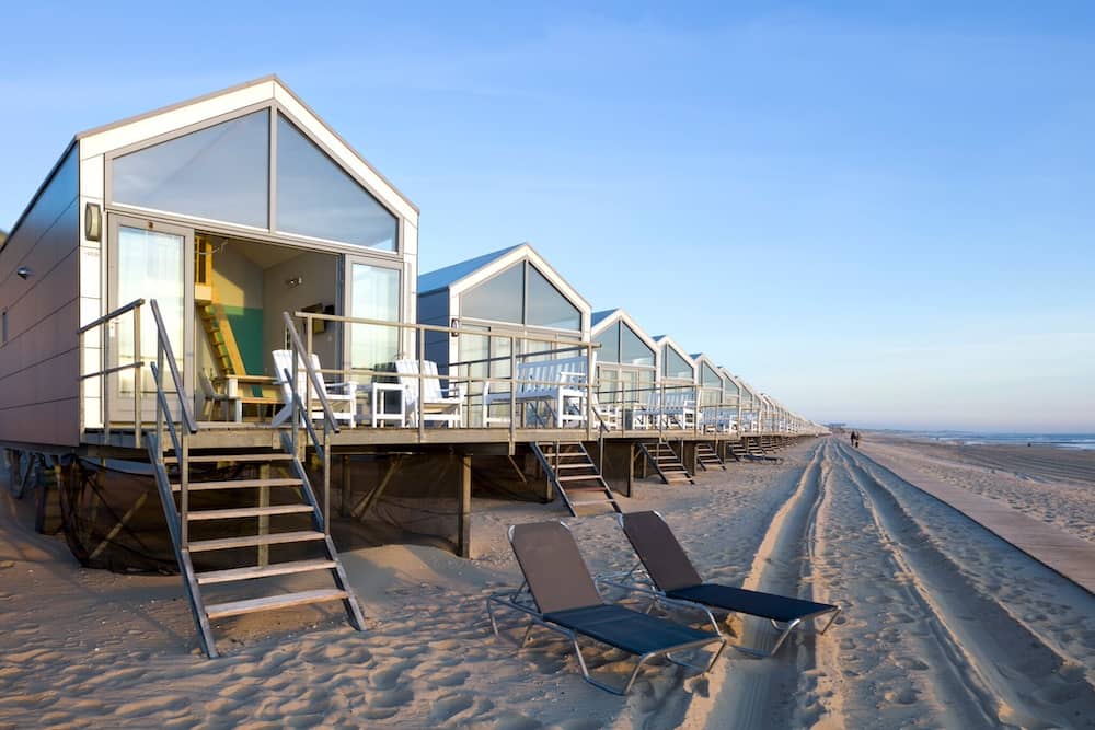 Roompot Strandhuisjes Julianadorp mit Strandhäusern am Meer