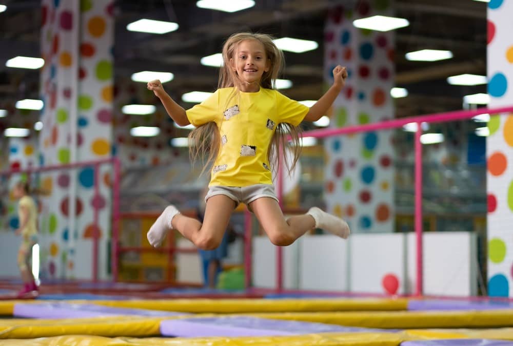 Ausflug in eine Trampolinhalle mit Kindern