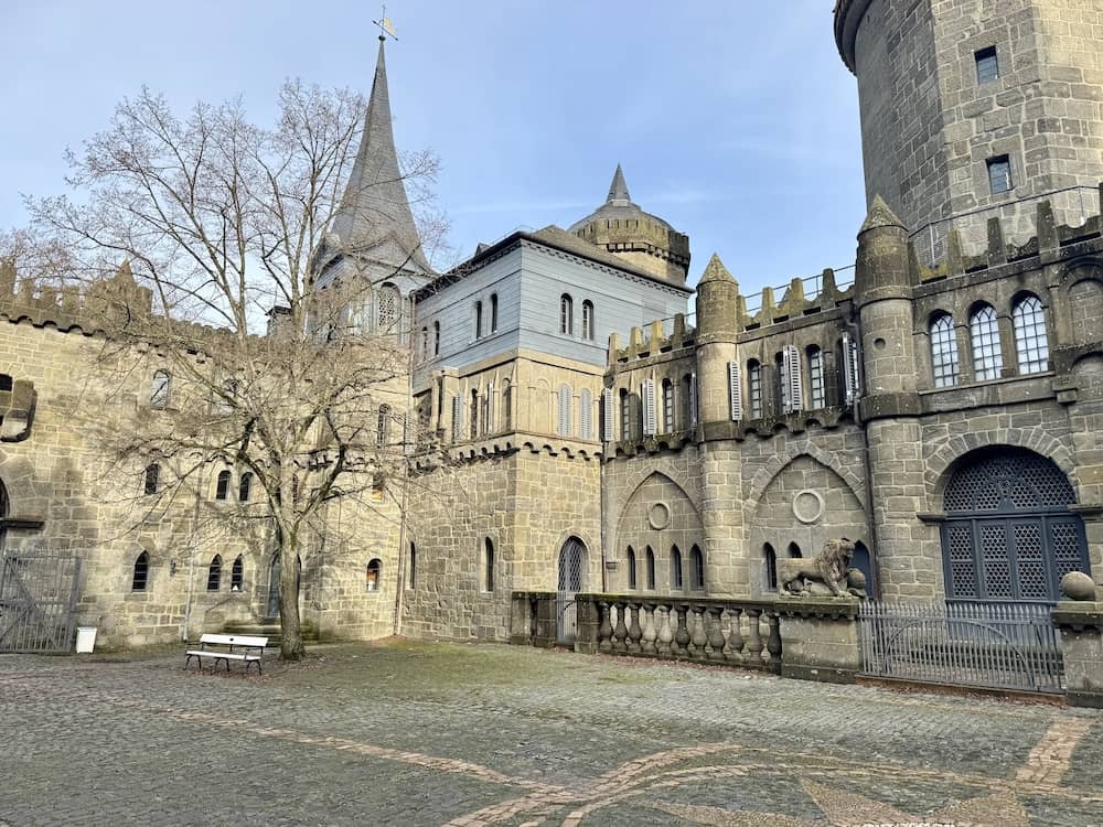 Sehenswürdigkeit Löwenburg in Kassel mit Kindern