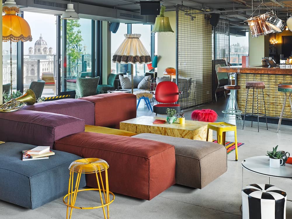 Hotelbar im 25h MuseumsQuartier Hotel in Wien