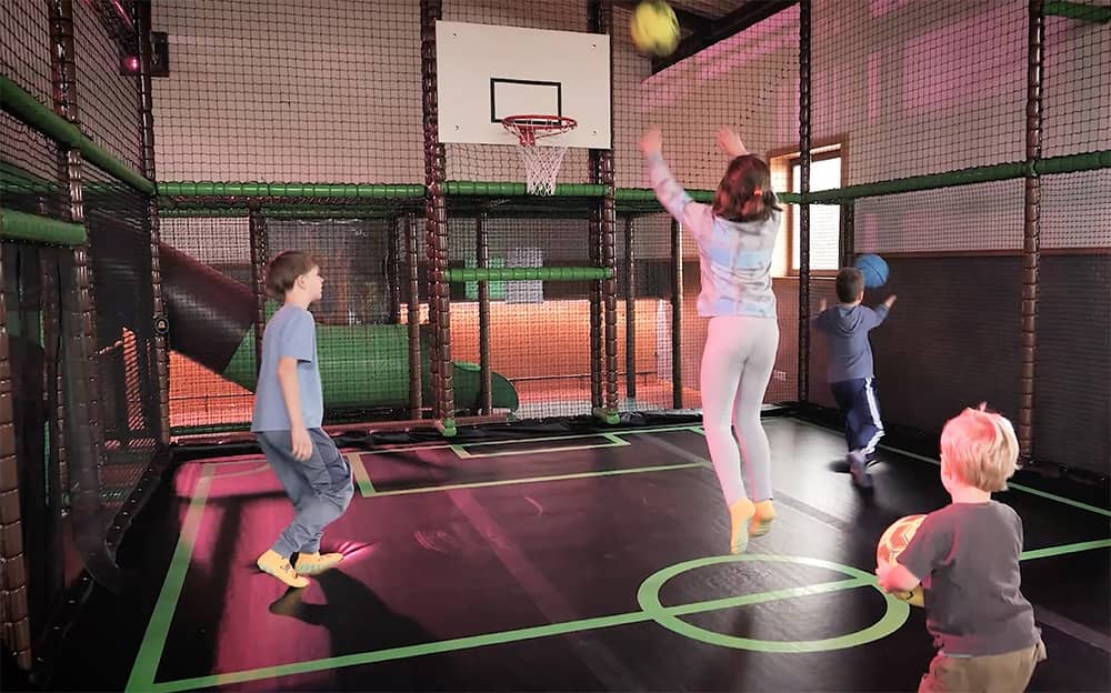 Multicourt im Foxx Club Indoorspielplatz im Sauerland mit Kindern