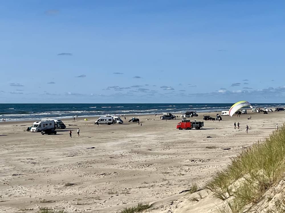 Ausflug zum Autostrand in Dänemark mit Kindern