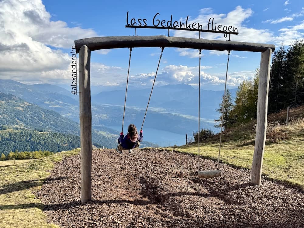 Schaukel beim Ausflug an der Alexanderalm am Millstätter See