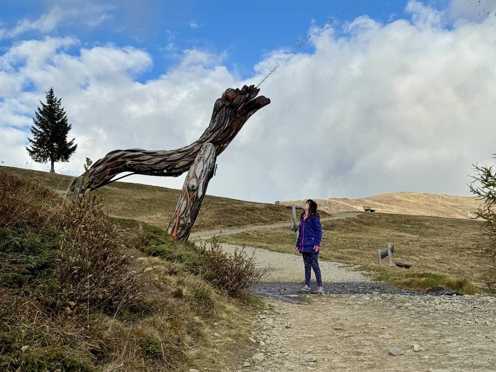 Drache auf der Wanderung auf der Millstätter Alm