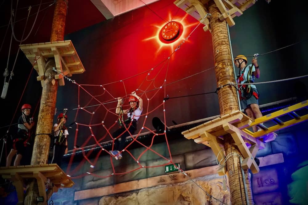 GipGipfelstürmer im Kletterpark BergWerk.Berlin als Schlecht-Wetter-Tipp