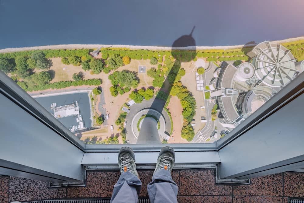Ausflug mit Aussicht vom RheinTurm in Düsseldorf mit Kindern