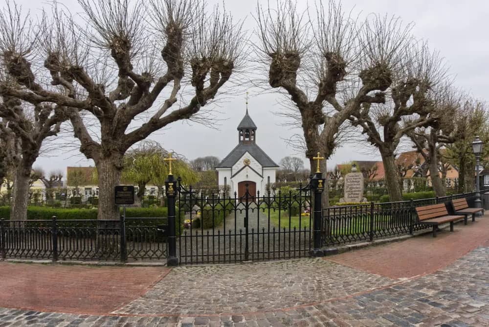 Ausflug zum Friedhof in Holm bei Schleswig