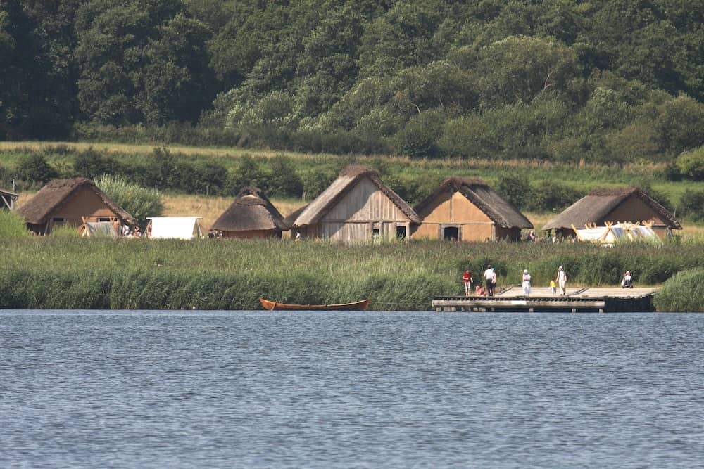 Rekonstruierte Häuser in Haithabu bei Schleswig