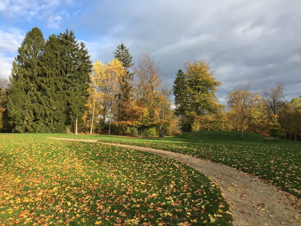 Spaziergang im Wilhelmsbader Park in Hanau mit Kindern