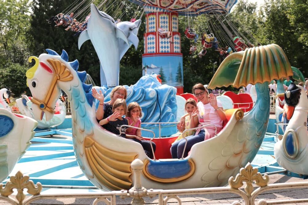Schwanenkarussell im Freizeitpark Bayern-Park