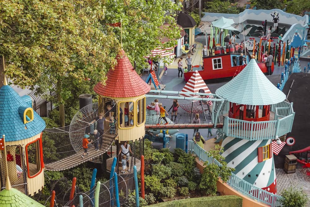 Schöne Spielplätze für Kinder im Tivoli in Kopenhagen