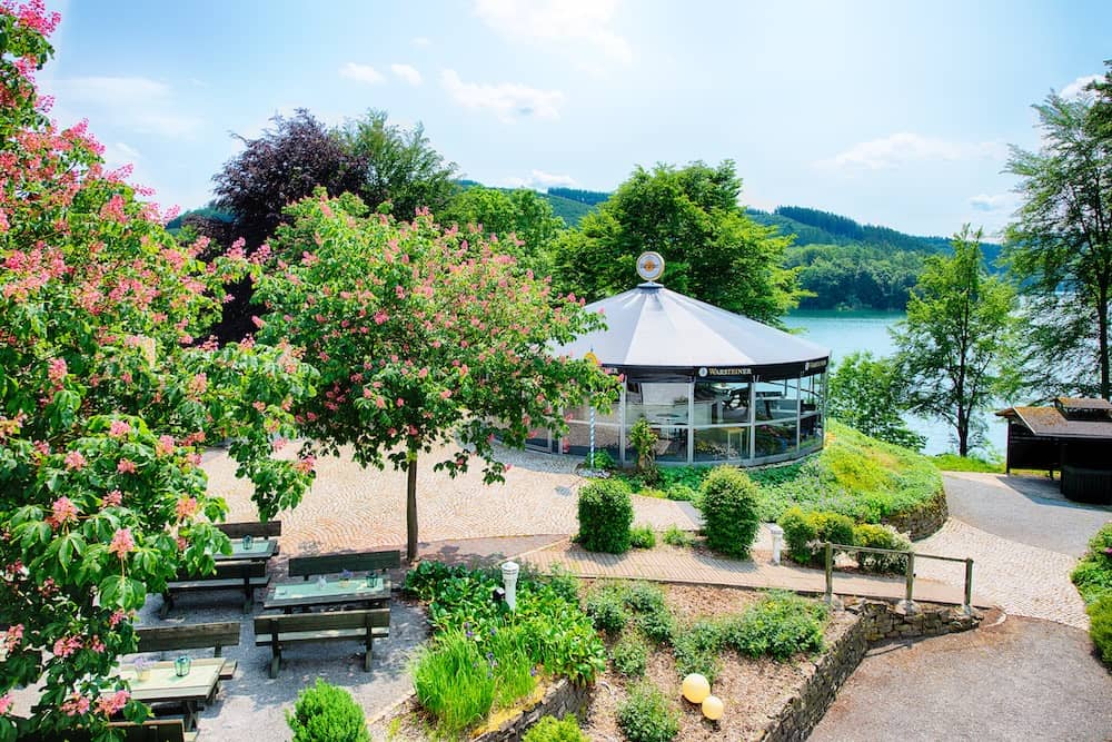 Biergarten im Welcome Hotel Meschede-Hennesee Familienhotel im Sauerland