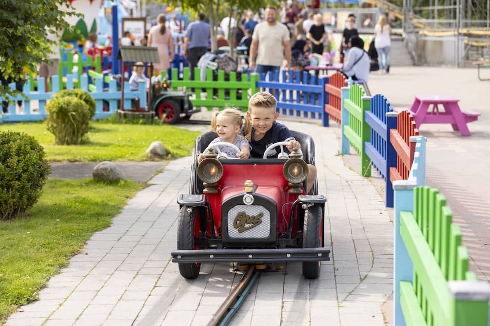 Familien im Sommerland Sjælland Freizeitpark in Dänemark