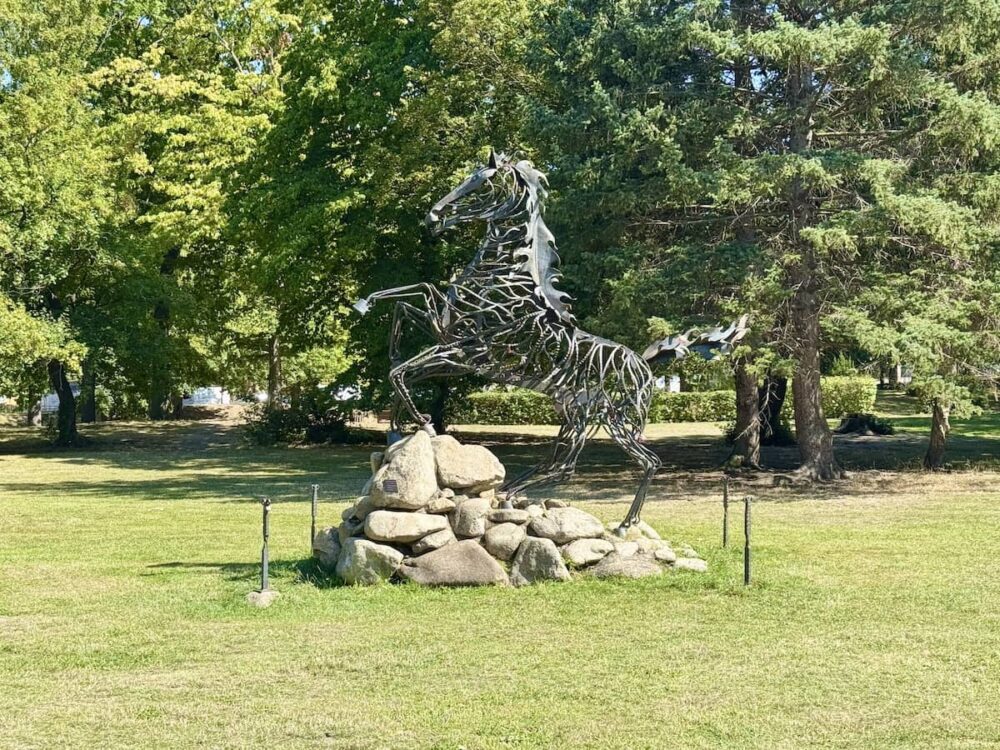 Skultpur am Mythenweg in Thale als Ausflugsziel