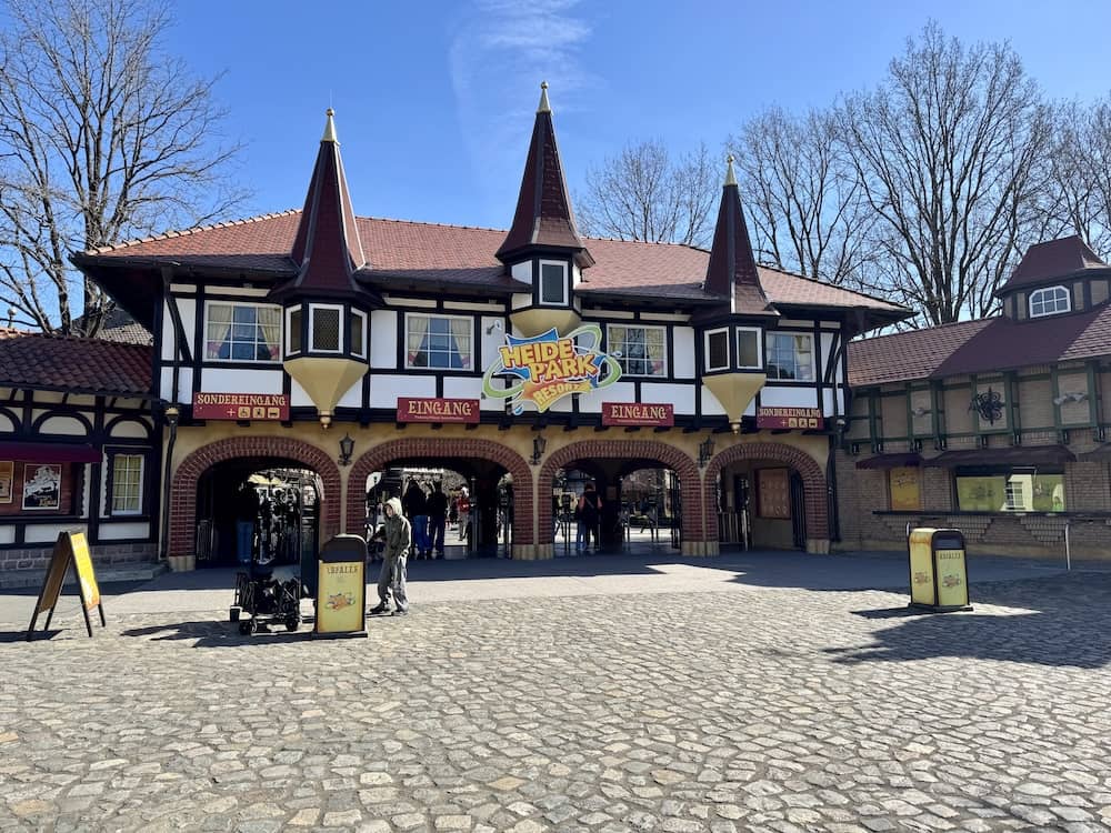 Eingang vom Heide Park Resort