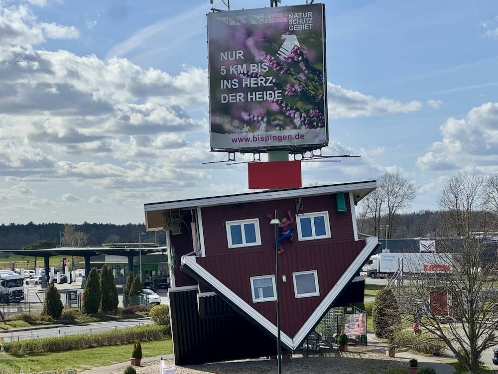Haus auf dem Kopf Bispingen nahe dem Eurostrand Resort