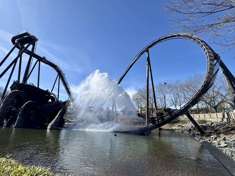 Die Krake-Achterbahn ist eine Heide Park Attraktion
