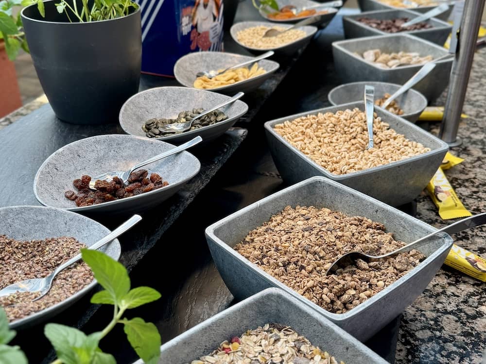 Müsliauswahl am Eurostrand Frühstücksbuffet