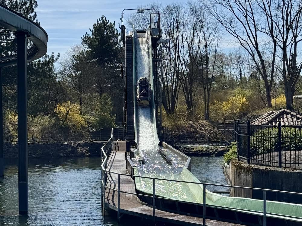 Wildwasserbahn eine Heide Park Attraktion
