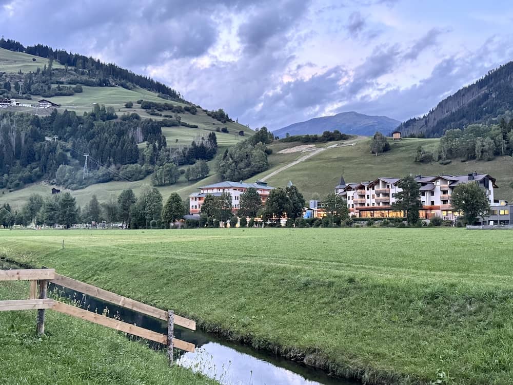 Blick auf Sporthotel Sillian im Hochpustertal