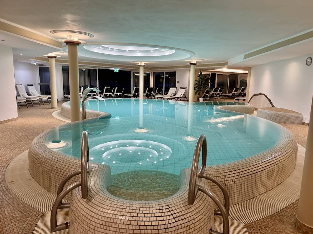 Hallenbad im Werzers Hotel für Wellness in Österreich mit Kindern