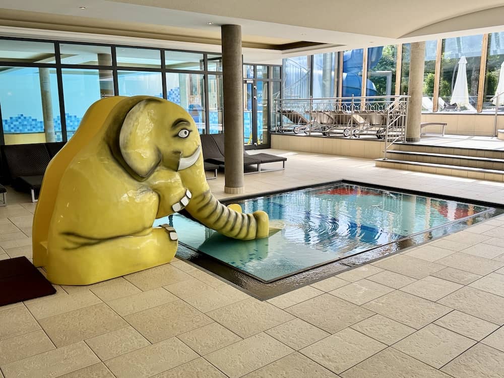 Kinderpool mit Rutsche im Sporthotel Sillian