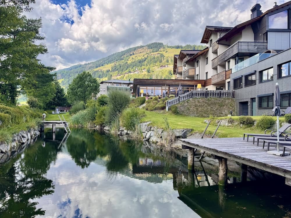 Naturbadeteich im Garten vom Sporthotel Sillian