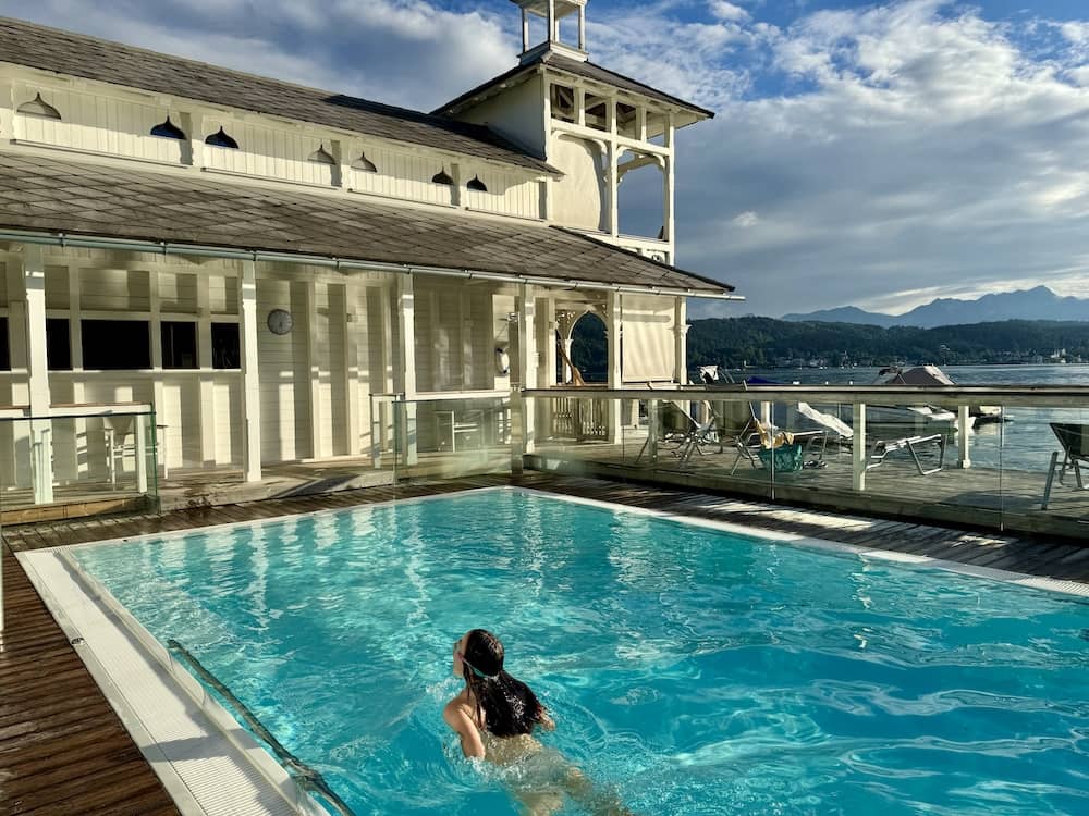Pool im historischen Badehaus im Werzers Familienhotel in Österreich mit Wellness