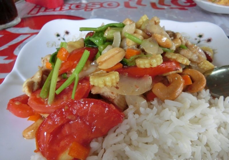 Thai Gericht Gai Pad Med Mamuang - Huhn mit Cashewkernen