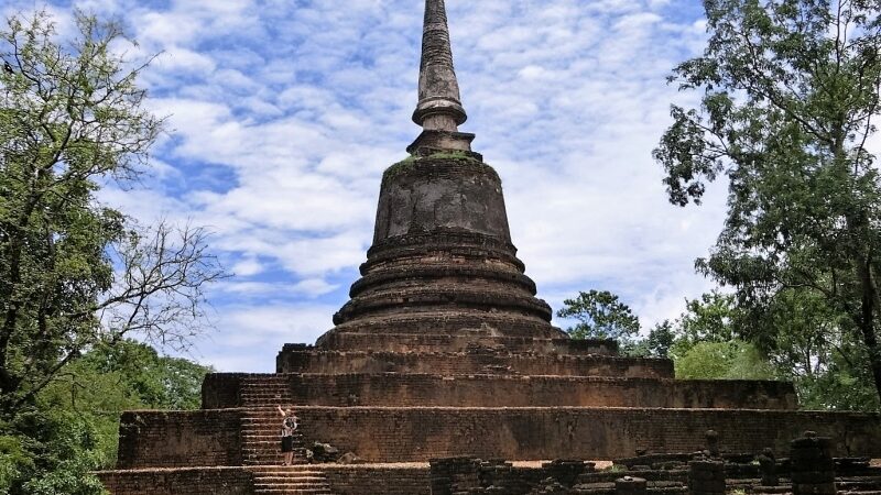 Wat Khao Phnom Pleun Si Satchanalai