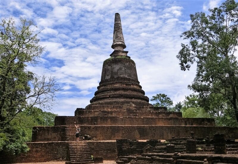 Wat Khao Phnom Pleun Si Satchanalai